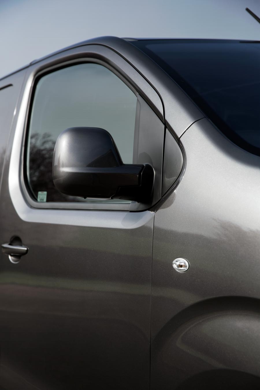 Детали экстерьера Toyota ProAce Van Compact 2017 года  (UK) (фото 11 из 32)